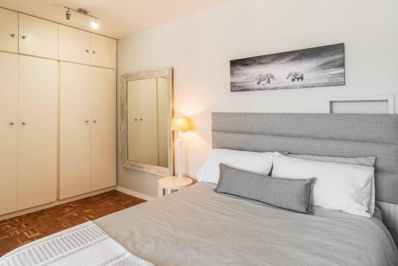 Tranquil Garden Studio With Pool Mountain Views เคปทาวน์ ภายนอก รูปภาพ